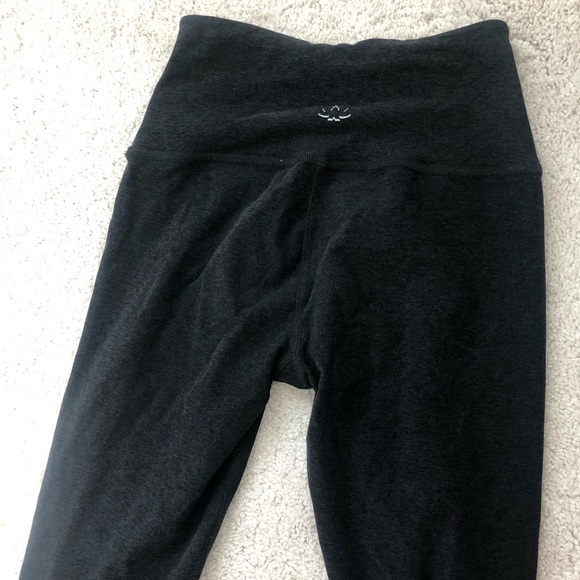 Black beyond yoga leggings size small - Picture 3 of 3